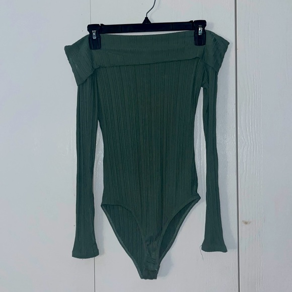 Off  shoulder bodysuit - Picture 1 of 1